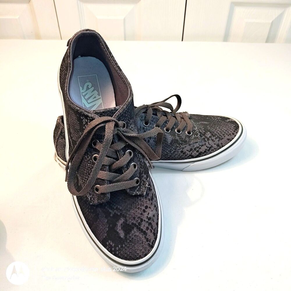 Women's Authentic Classic VANS Snakeskin Suede US Size 9